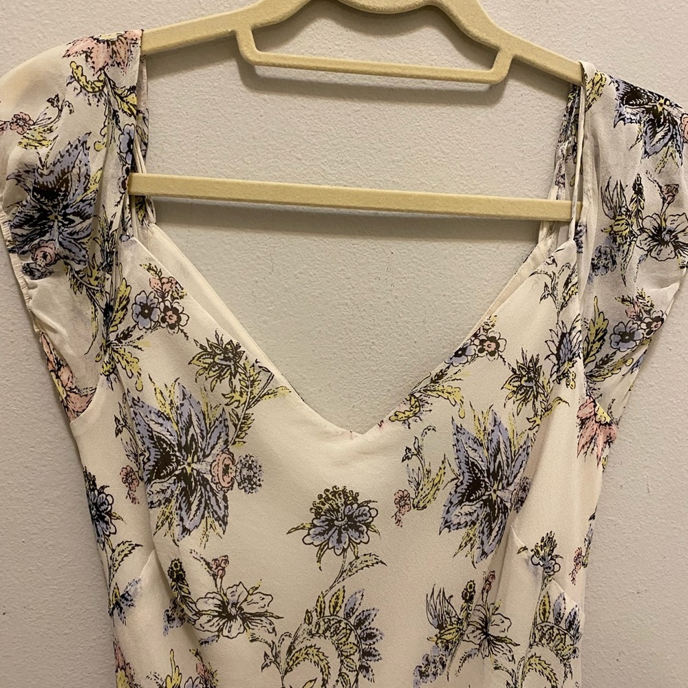 Stunning MaxandCleo Flowing beige dress size small. Flowing very stylish - Picture 6 of 13